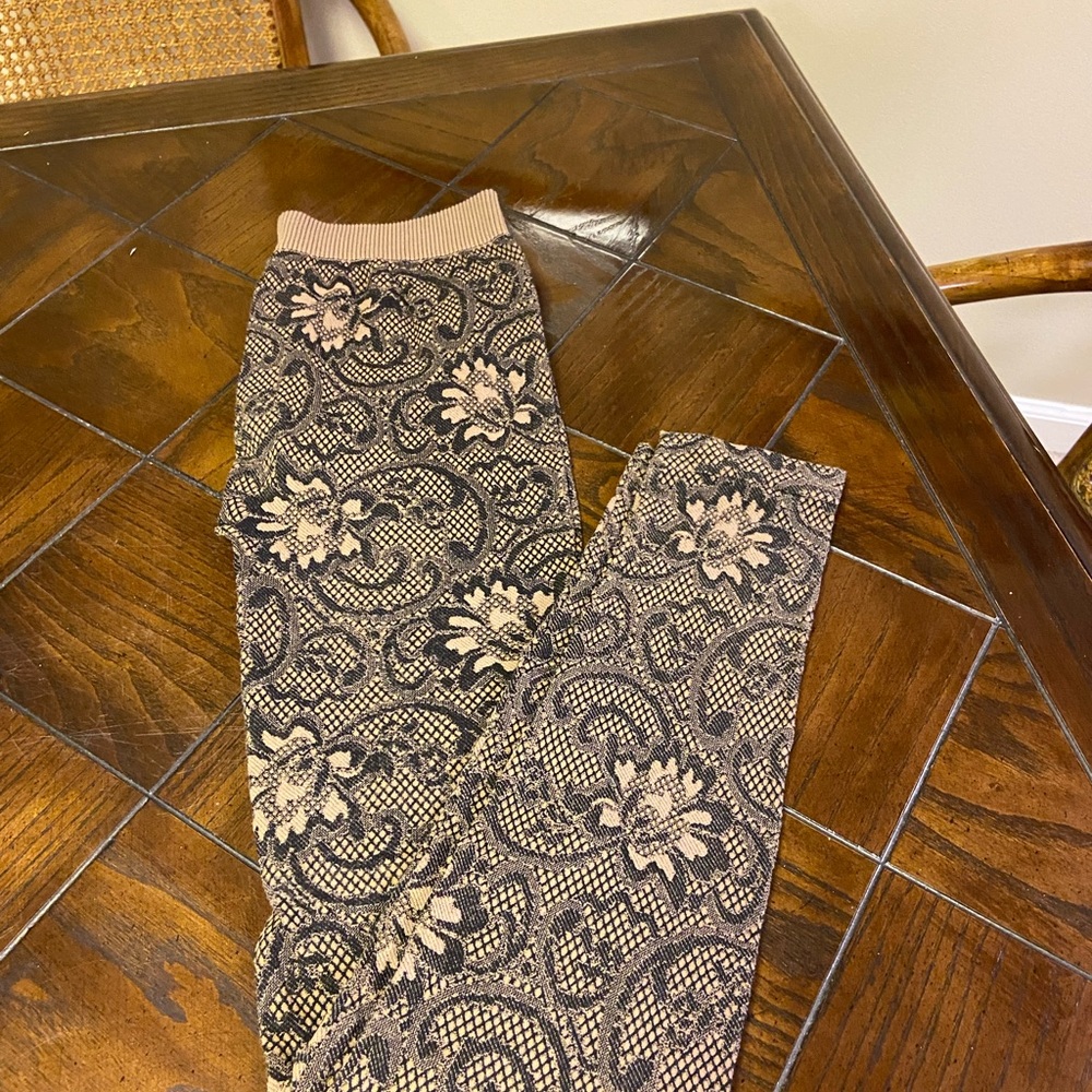Brown print leggings. One Size